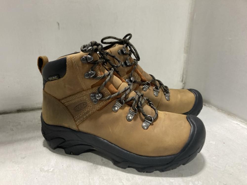 Lot 782  
            Chesterfield SR46 - Parcel Delivery Only 

                
KEEN 1004156 PYRENEES BOOTS IN SYRUP - UK SIZE 6 (LOCATION: G2) - Image 2