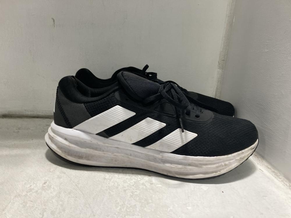 Lot 783  
            Chesterfield SR46 - Parcel Delivery Only 

                
ADIDAS GAME COURT 2 W TRAINERS IN WHITE - UK SIZE 6.5 TO INCLUDE ADIDAS LACE-UP M... - Image 2