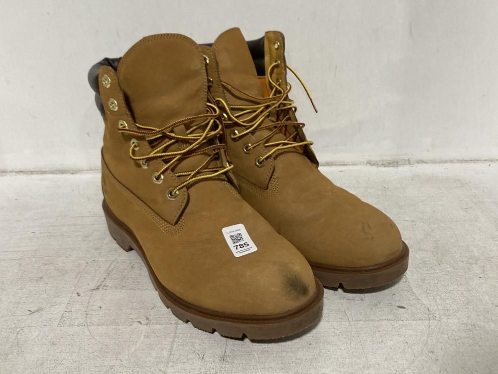 Lot 785  
            Chesterfield SR46 - Parcel Delivery Only 

                
TIMBERLAND CLASSIC LACE-UP BOOTS IN TAN - UK SIZE 11 (LOCATION: G3)