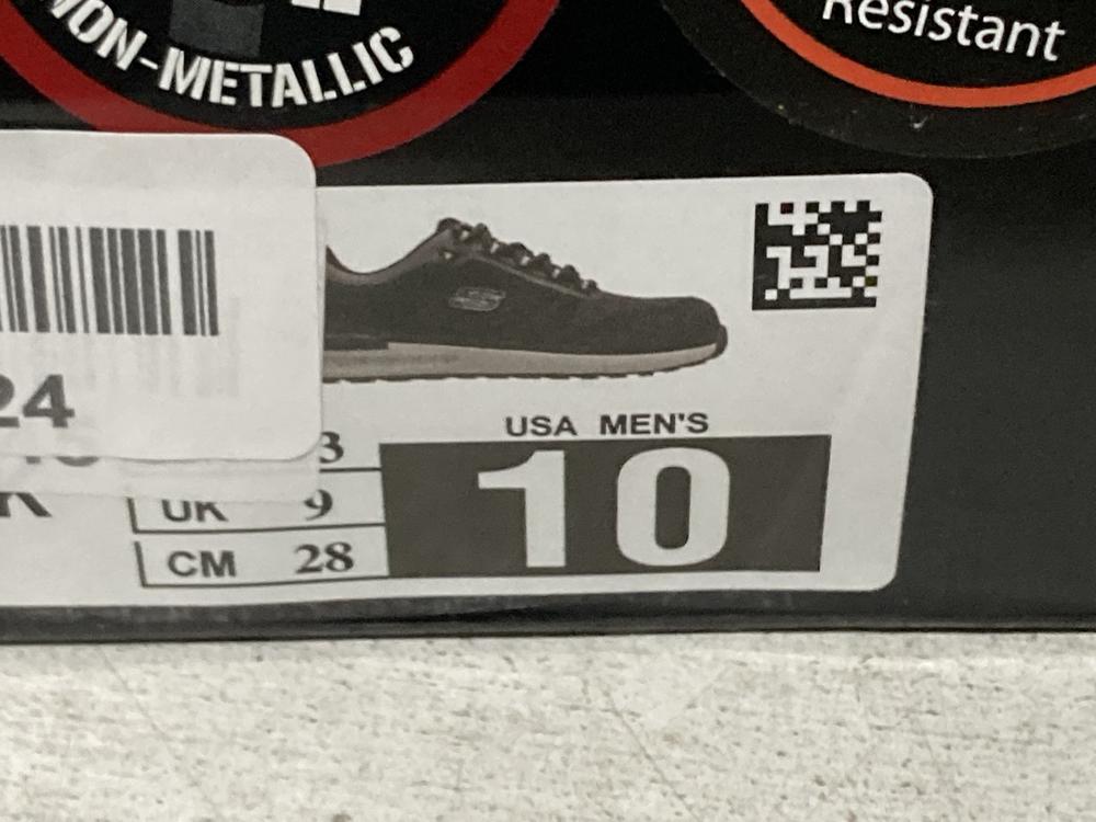 Lot 786  
            Chesterfield SR46 - Parcel Delivery Only 

                
SKECHERS WORK AYAK SHOES IN BLACK - UK SIZE 4.5 TO INCLUDE SKECHERS WORK BRAGO SH...