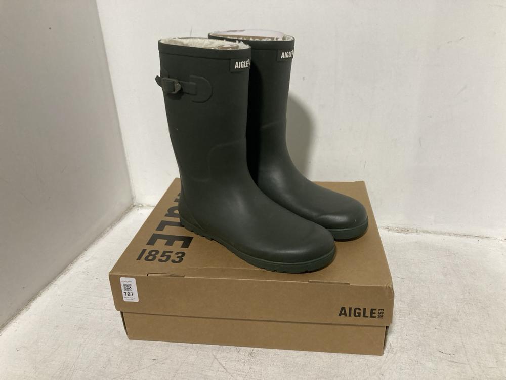Lot 787  
            Chesterfield SR46 - Parcel Delivery Only 

                
AIGLE TEDDY-POP FUR2 SHOES IN KHAKI - UK SIZE 5 (LOCATION: G3)