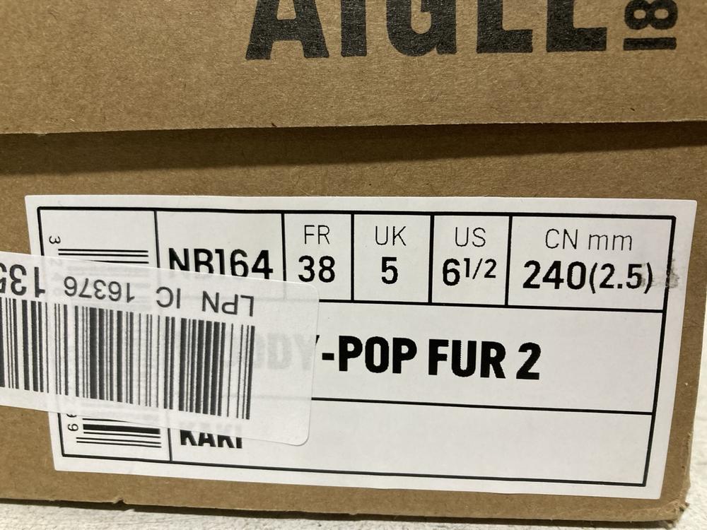 Lot 787  
            Chesterfield SR46 - Parcel Delivery Only 

                
AIGLE TEDDY-POP FUR2 SHOES IN KHAKI - UK SIZE 5 (LOCATION: G3)