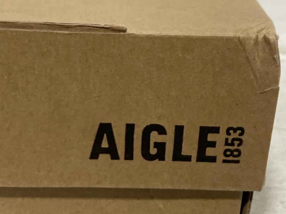 Lot 787  
            Chesterfield SR46 - Parcel Delivery Only 

                
AIGLE TEDDY-POP FUR2 SHOES IN KHAKI - UK SIZE 5 (LOCATION: G3)