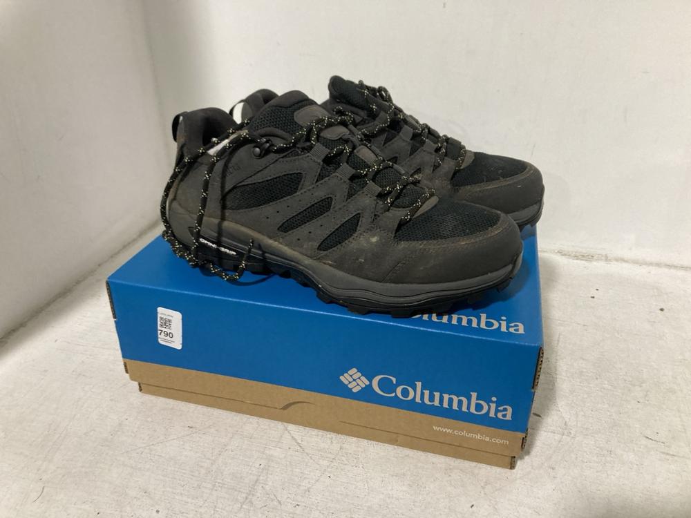 Lot 790  
            Chesterfield SR46 - Parcel Delivery Only 

                
COLUMBIA REDMOND LOW WATERPROOF SHOES IN GREY - UK SIZE 9 (LOCATION: G3)