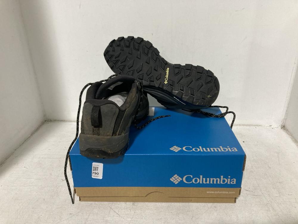 Lot 790  
            Chesterfield SR46 - Parcel Delivery Only 

                
COLUMBIA REDMOND LOW WATERPROOF SHOES IN GREY - UK SIZE 9 (LOCATION: G3)