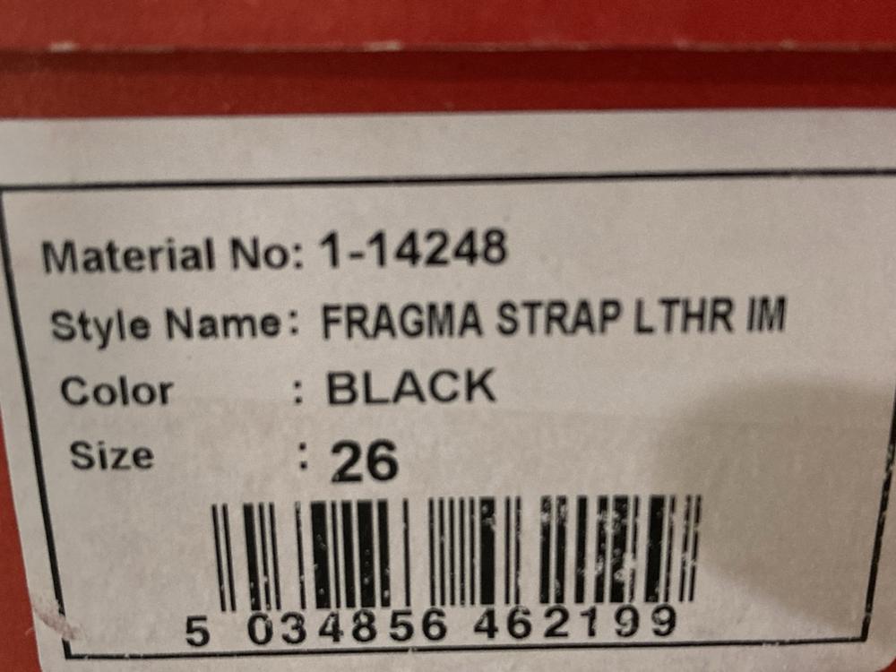 Lot 793  
            Chesterfield SR46 - Parcel Delivery Only 

                
4 X ASSORTED KIDS SHOES TO INCLUDE ADIDAS PREDATOR STUDDED FOOTBALL BOOTS IN RED ... - Image 3