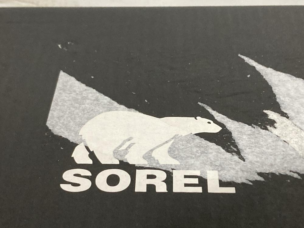 Lot 794  
            Chesterfield SR46 - Parcel Delivery Only 

                
SOREL CHILDRENS FLURRY BOOTS IN BLACK & BLUE - UK SIZE 10 (LOCATION: G3)