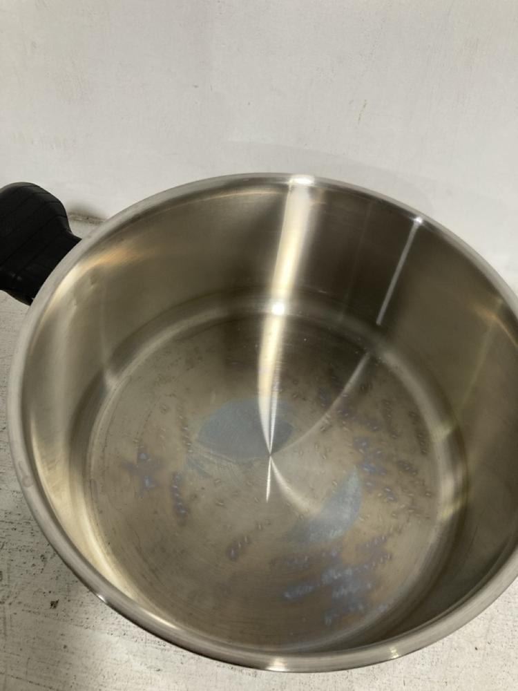 Lot 795  
            Chesterfield SR46 - Parcel Delivery Only 

                
TEFAL STAINLESS STEEL SAUCEPAN WITH LID (LOCATION: G3)