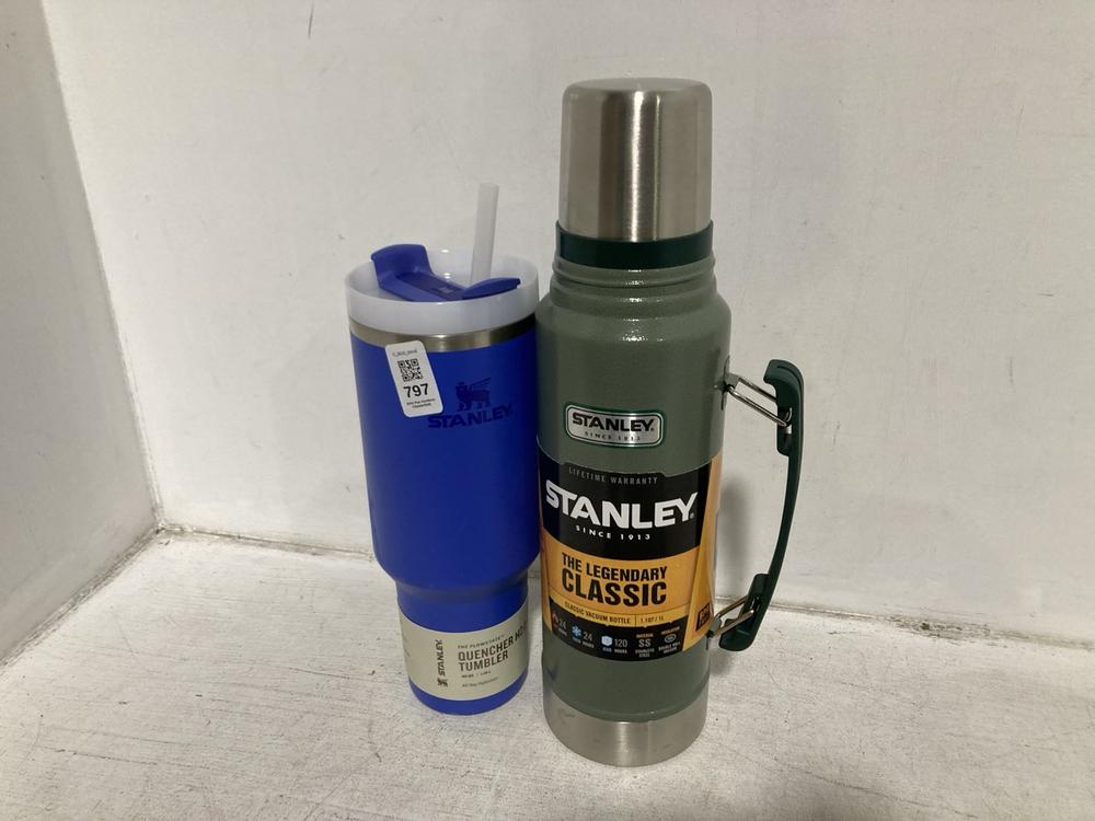 Lot 797  
            Chesterfield SR46 - Parcel Delivery Only 

                
STANLEY 1L FLASK IN SAGE TO INCLUDE STANLEY QUENCHER TUMBLER IN ROYAL BLUE (LOCAT...