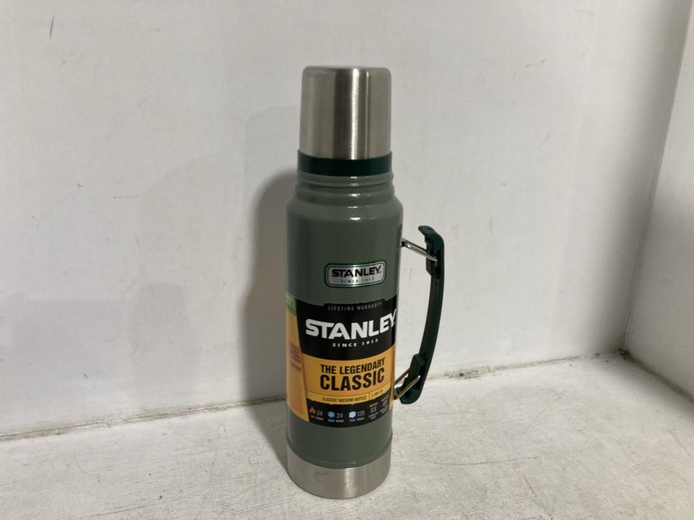 Lot 797  
            Chesterfield SR46 - Parcel Delivery Only 

                
STANLEY 1L FLASK IN SAGE TO INCLUDE STANLEY QUENCHER TUMBLER IN ROYAL BLUE (LOCAT... - Image 2