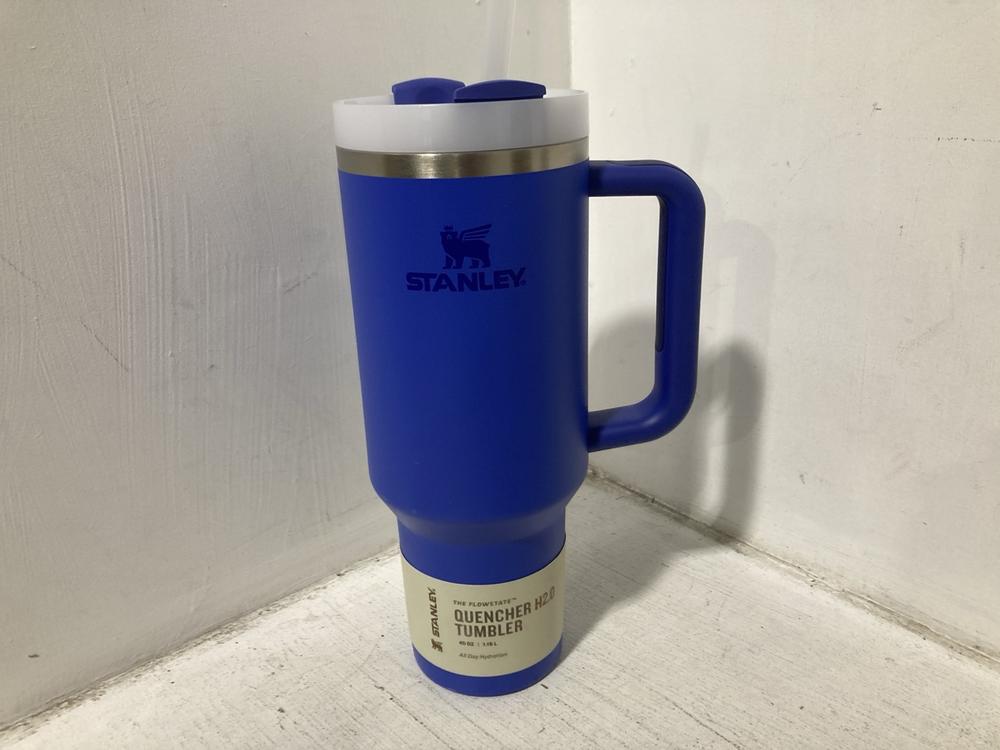 Lot 797  
            Chesterfield SR46 - Parcel Delivery Only 

                
STANLEY 1L FLASK IN SAGE TO INCLUDE STANLEY QUENCHER TUMBLER IN ROYAL BLUE (LOCAT... - Image 3