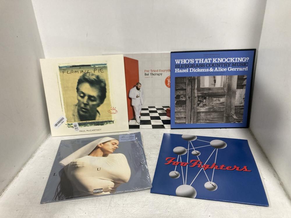 Lot 800  
            Chesterfield SR46 - Parcel Delivery Only 

                
5 X ASSORTED VINYLS TO INCLUDE PAUL MCCARTNEY FLAMING PIE VINYL (LOCATION: G3)