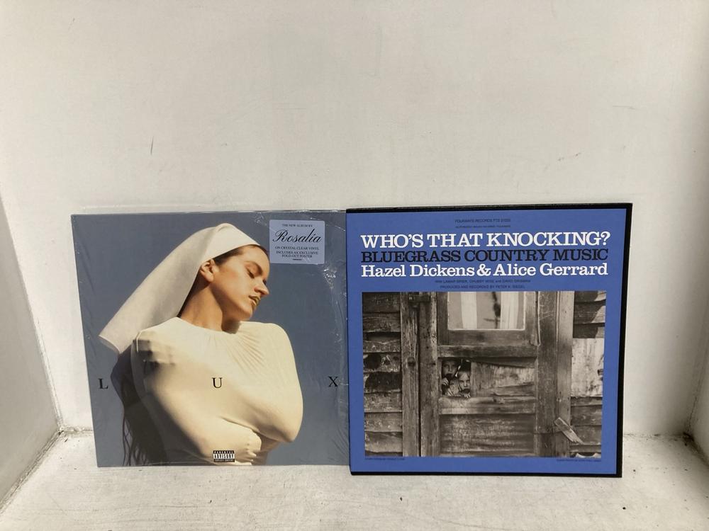 Lot 800  
            Chesterfield SR46 - Parcel Delivery Only 

                
5 X ASSORTED VINYLS TO INCLUDE PAUL MCCARTNEY FLAMING PIE VINYL (LOCATION: G3) - Image 2