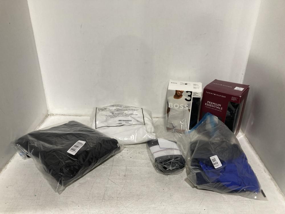 Lot 802  
            Chesterfield SR46 - Parcel Delivery Only 

                
6 X ASSORTED ADULTS BRANDED CLOTHING TO INCLUDE EMPORIO ARMANI PLAIN T SHIRT IN W...