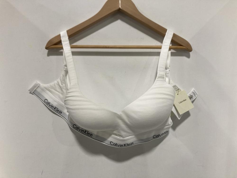 Lot 804  
            Chesterfield SR46 - Parcel Delivery Only 

                
QTY OF ASSORTED ADULTS BRANDED CLOTHING TO INCLUDE JACK & JONES T SHIRT IN WHITE ... - Image 3