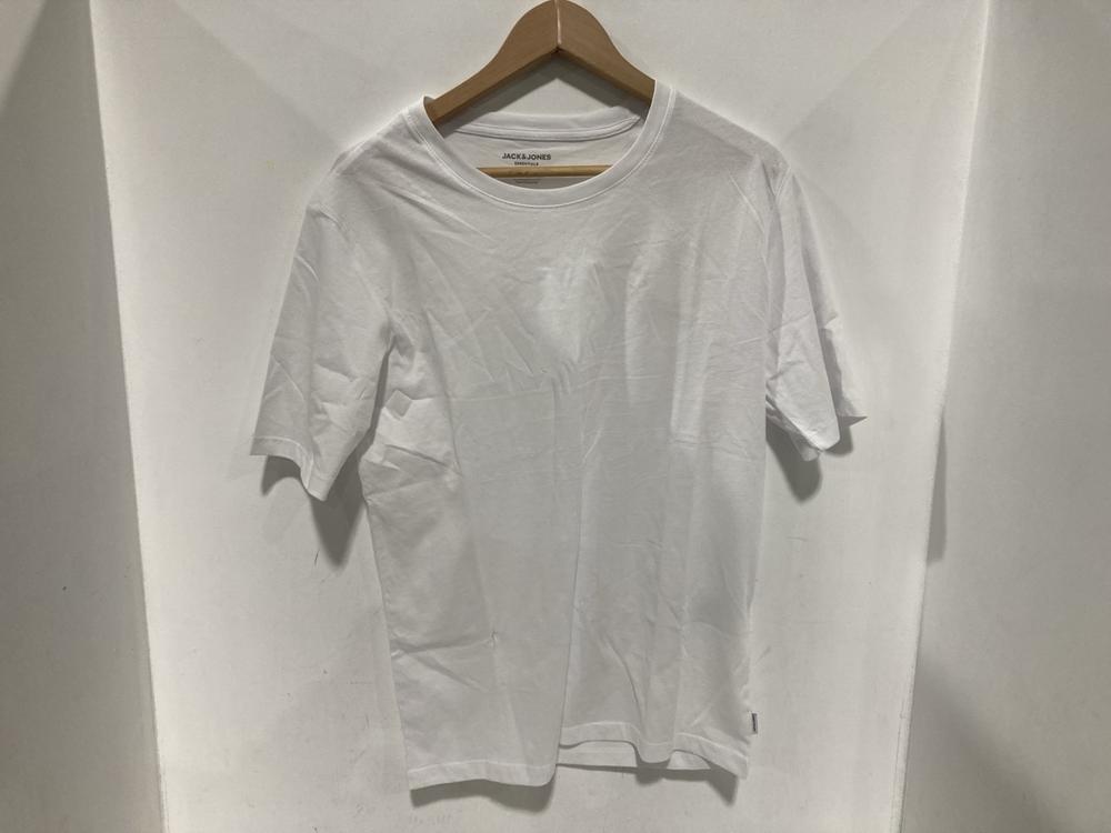 Lot 804  
            Chesterfield SR46 - Parcel Delivery Only 

                
QTY OF ASSORTED ADULTS BRANDED CLOTHING TO INCLUDE JACK & JONES T SHIRT IN WHITE ... - Image 4