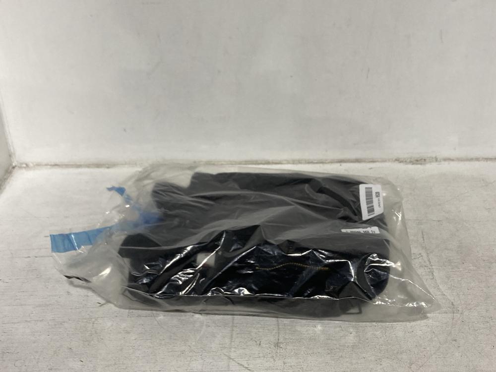 Lot 805  
            Chesterfield SR46 - Parcel Delivery Only 

                
LEVIS 510 SKINNY JEANS IN BLACK - UK SIZE 14 (LOCATION: G3)