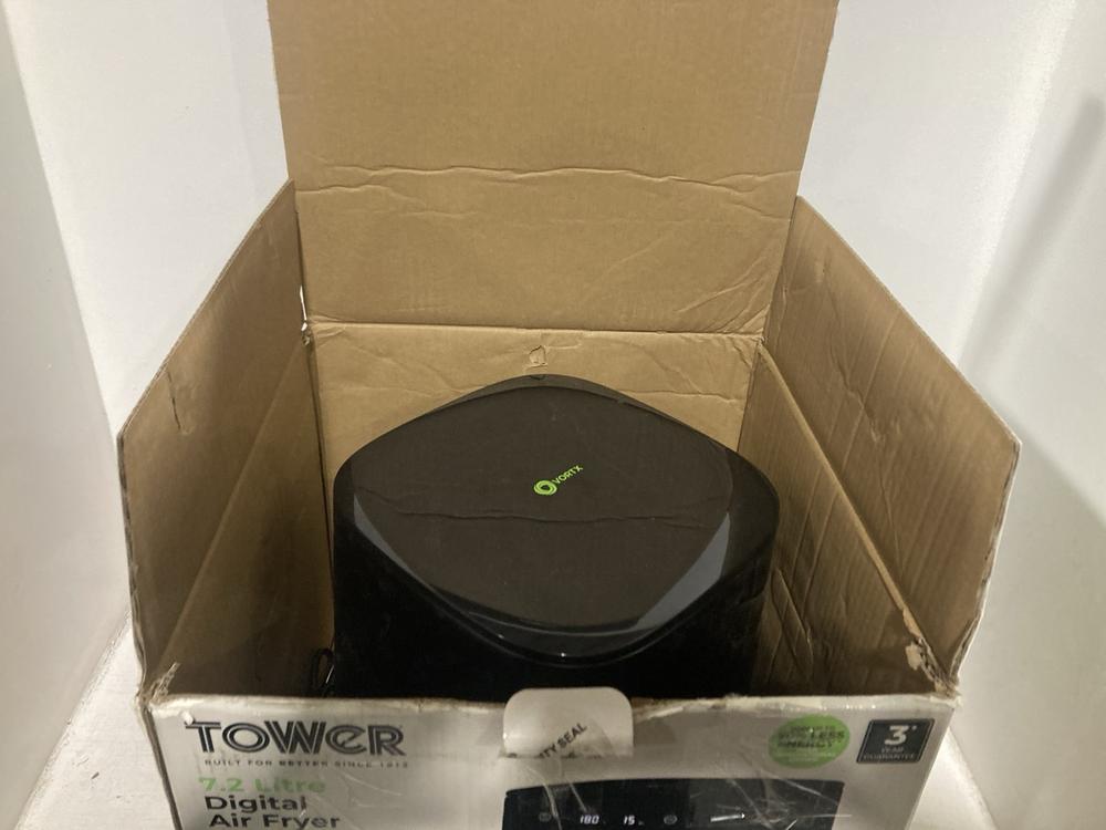 Lot 884  
            Chesterfield SR46 - Parcel Delivery Only 

                
NINJA FOODI 7.6L DUAL ZONE AIR FRYER TO INCLUDE TEFAL PULSE FOOD PROCESSOR (LOCAT... - Image 3