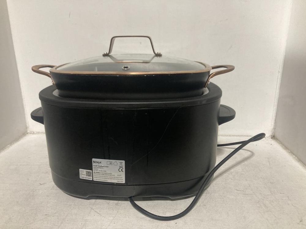 Lot 886  
            Chesterfield SR46 - Parcel Delivery Only 

                
NINJA MULTIFUNCTIONAL FOOD COOKER IN BLACK & COPPER (LOCATION: G4) - Image 2