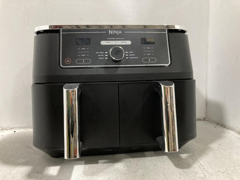 Lot 895  
            Chesterfield SR46 - Parcel Delivery Only 

                
NINJA FOODI MAX DUAL ZONE 9.5L AIR FRYER IN BLACK - Image 2