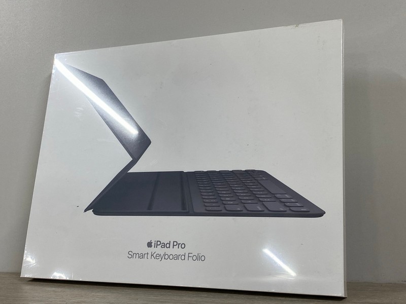 Lot 18  
            Nottingham SR1 - Delivery Only 

                
APPLE IPAD PRO SMART KEYBOARD FOLIO MODEL: A2039 - ORIGINAL RRP.£79 (SEALED)