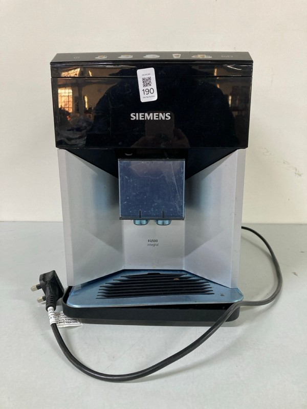 Lot 190  
            Nottingham SR1 - Delivery Only 

                
SIEMENS EQ500 INGEGRAL COFFEE MACHINE - ORIGINAL RRP.£399