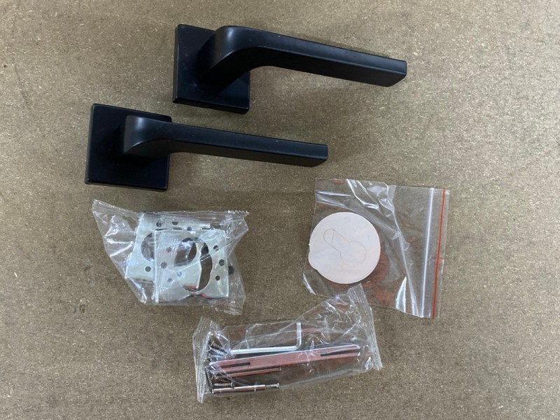 Lot 385  
            Nottingham SR1 - Delivery Only 

                
BOX OF MATTE BLACK DOOR HANDLES