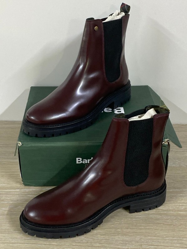 Lot 49  
            Nottingham SR1 - Delivery Only 

                
BARBOUR MARLA CHELSEA BOOTS - CHERRY GLACE - SIZE: 8 - ORIGINAL RRP £139