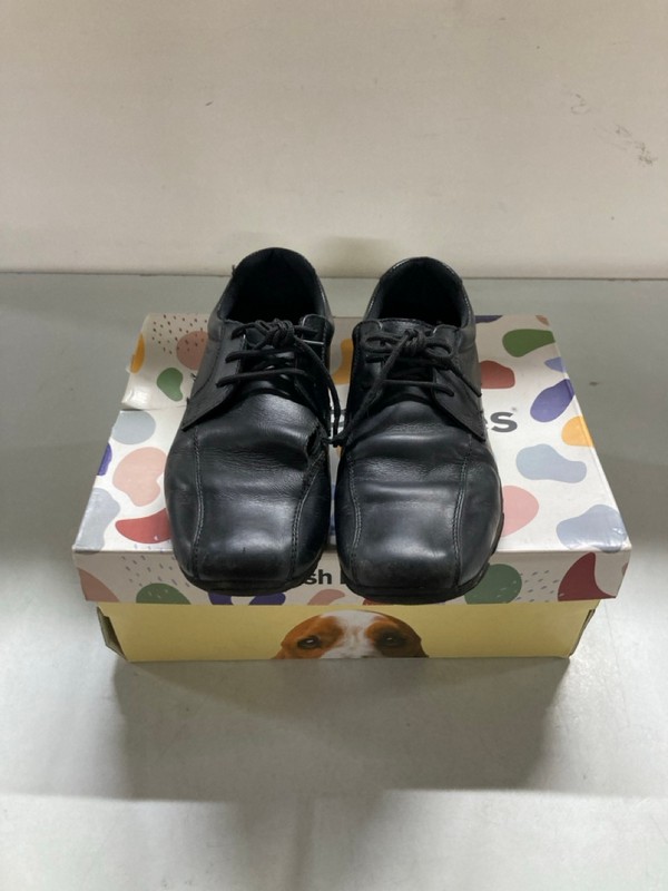 Lot 75  
            Nottingham SR1 - Delivery Only 

                
HUSH PUPPIES VINCENTE SNR SHOE - BLACK - SIZE UK 4