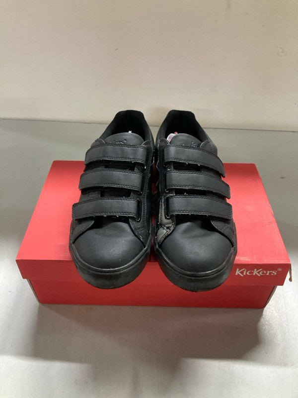 Lot 77  
            Nottingham SR1 - Delivery Only 

                
KICKERS TONVI TRIP SHOE - BLACK - SIZE 42
