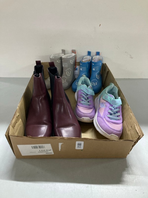 Lot 82  
            Nottingham SR1 - Delivery Only 

                
BOX OF VARIOUS SHOES - MULTIPLE SIZES - MULTIPLE COLOURWAYS