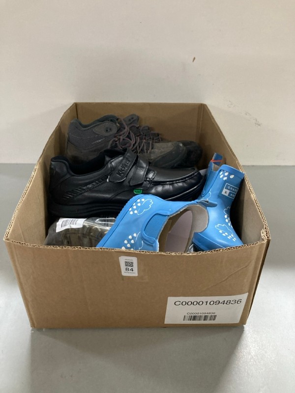 Lot 84  
            Nottingham SR1 - Delivery Only 

                
BOX OF VARIOUS SHOES - MULTIPLE SIZES - MULTIPLE COLOURWAYS