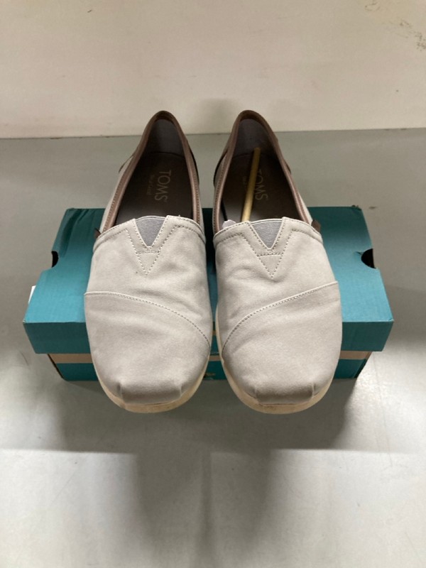 Lot 86  
            Nottingham SR1 - Delivery Only 

                
TOMS ALPARGATA CLASSIC SHOE - GREY - SIZE UK 9