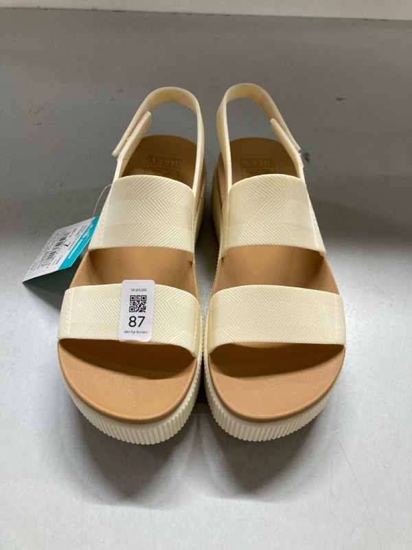 Lot 87  
            Nottingham SR1 - Delivery Only 

                
REFF SANDALS - CREAM - SIZE US 7