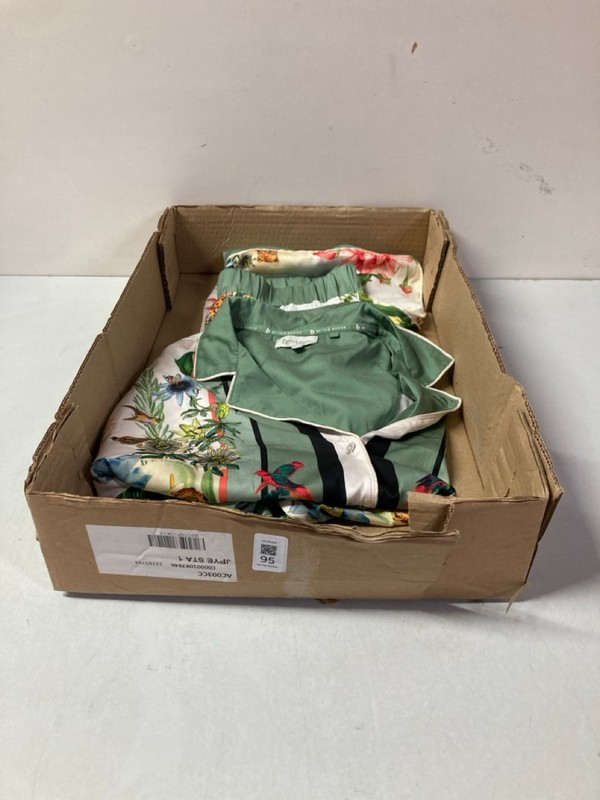 Lot 95  
            Nottingham SR1 - Delivery Only 

                
TED BAKER FLOURESENT 2 PIECE - SIZE 12