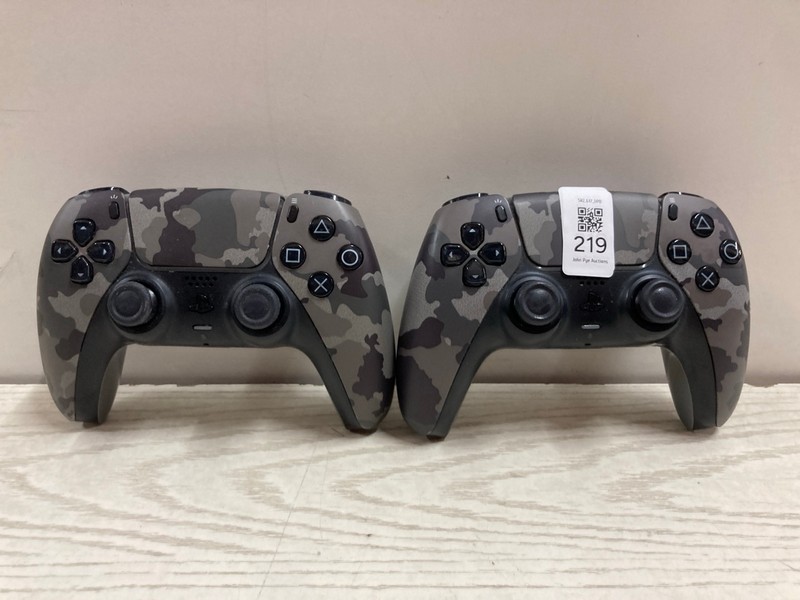 Lot 219  
            Nottingham SR2 - Delivery Only 

                
2 X SONY PLAYSTATION 5 DUAL SENSE WIRELESS CONTROLLERS