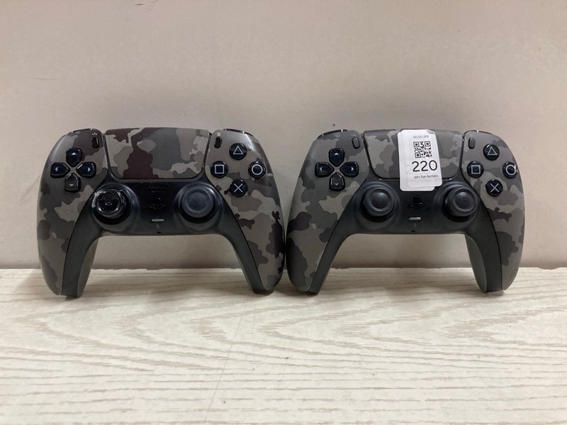 Lot 220  
            Nottingham SR2 - Delivery Only 

                
2 X SONY PLAYSTATION 5 DUAL SENSE WIRELESS CONTROLLERS