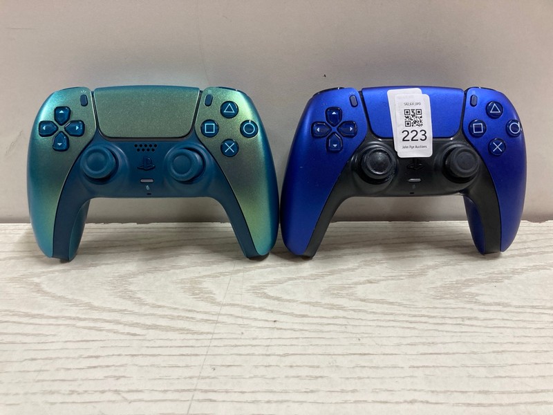 Lot 223  
            Nottingham SR2 - Delivery Only 

                
2 X SONY PLAYSTATION 5 DUAL SENSE WIRELESS CONTROLLERS