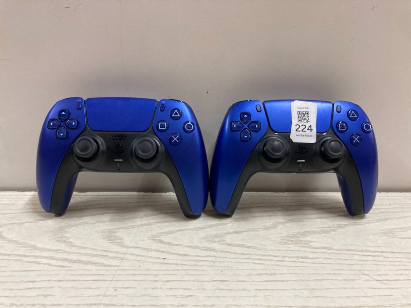 Lot 224  
            Nottingham SR2 - Delivery Only 

                
2 X SONY PLAYSTATION 5 DUAL SENSE WIRELESS CONTROLLERS