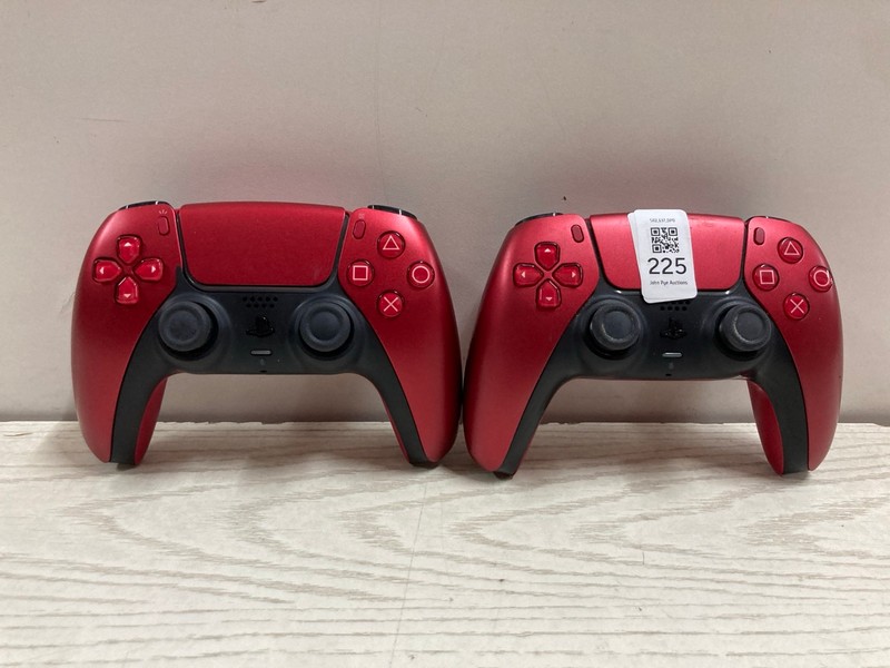 Lot 225  
            Nottingham SR2 - Delivery Only 

                
2 X SONY PLAYSTATION 5 DUAL SENSE WIRELESS CONTROLLERS
