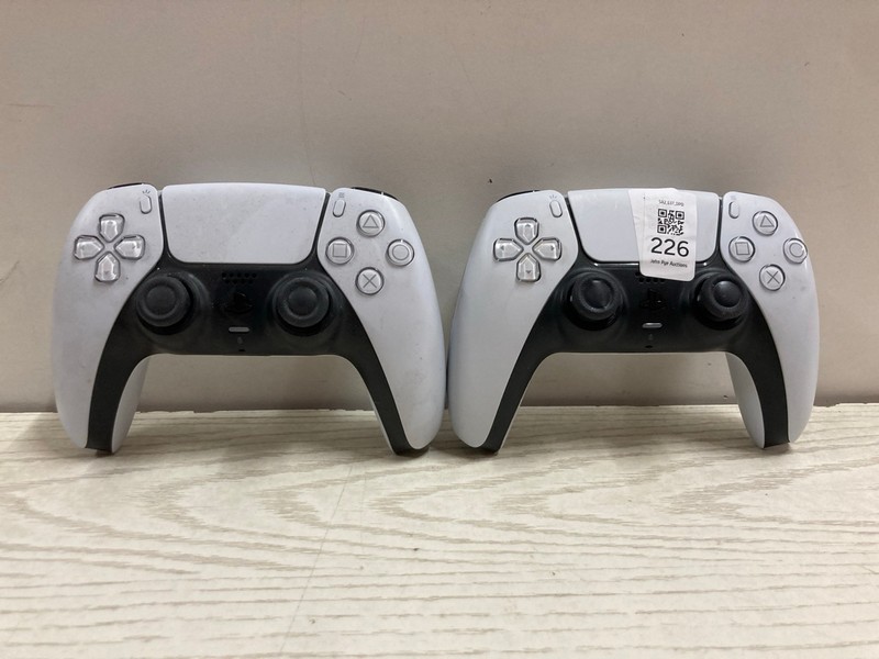 Lot 226  
            Nottingham SR2 - Delivery Only 

                
2 X SONY PLAYSTATION 5 DUAL SENSE WIRELESS CONTROLLERS