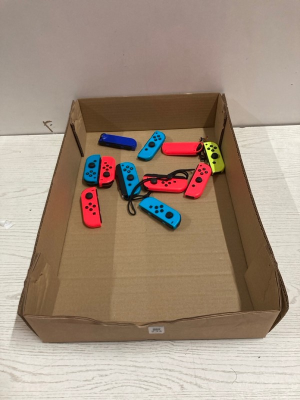 Lot 234  
            Nottingham SR2 - Delivery Only 

                
BOX OF NINTENDO SWITCH CONTROLLERS