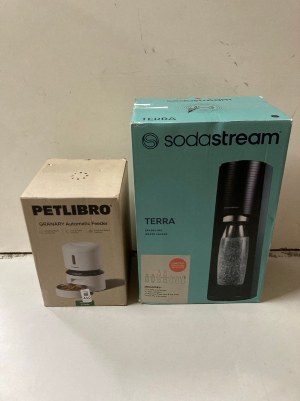 Lot 440  
            Nottingham SR2 - Delivery Only 

                
2 X ITEMS INC PETLIBRO GRANARY AUTOMATIC FEEDER