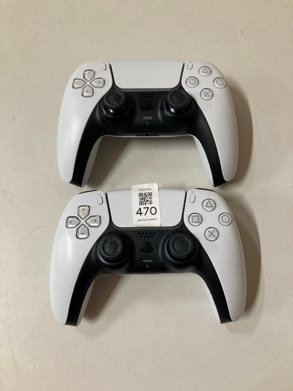 Lot 470  
            Nottingham SR2 - Delivery Only 

                
2 X SONY PLAYSTATION 5 DUAL SENSE WIRELESS CONTROLLER
