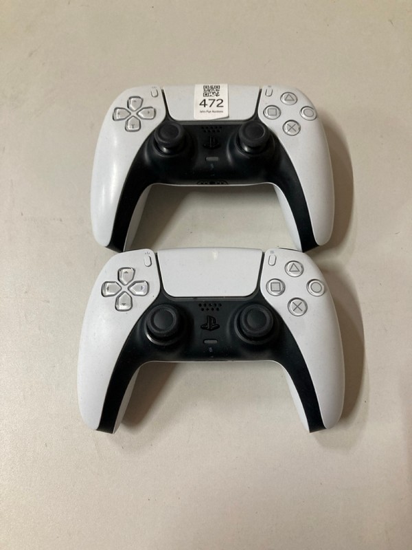Lot 472  
            Nottingham SR2 - Delivery Only 

                
2 X SONY PLAYSTATION 5 DUAL SENSE WIRELESS CONTROLLER