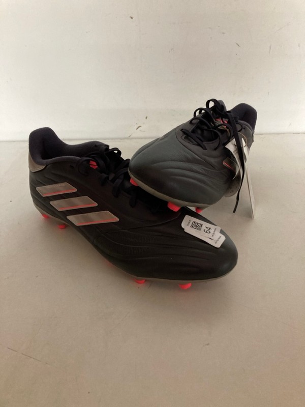 Lot 64  
            Nottingham SR2 - Delivery Only 

                
ADIDAS COPA PURE 2 LEAGUE SIZE: UK 11