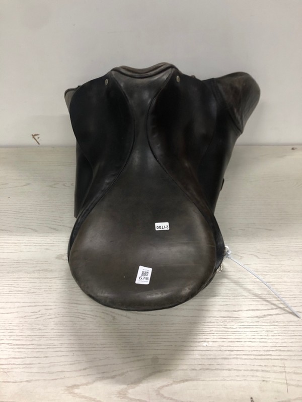 Lot 676  
            Nottingham SR2 - Delivery Only 

                
ENGLISH SADDLE (WS2354616)