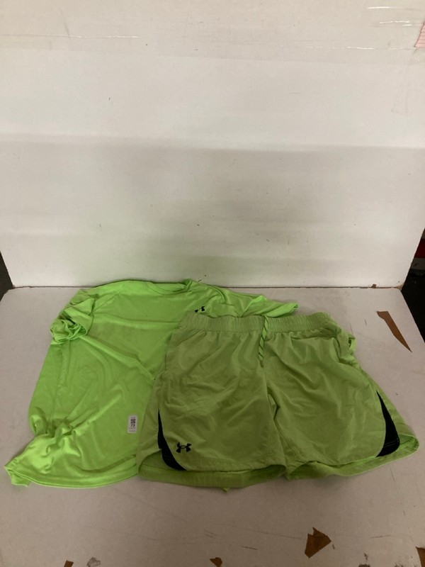 Lot 73  
            Nottingham SR2 - Delivery Only 

                
UNDER ARMOUR T SHIRT & SHORTS SET SIZE: XL