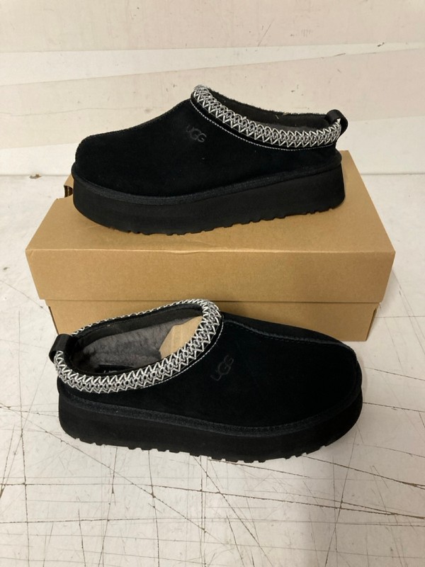 Lot 14  
            Nottingham SR3 - Delivery Only 

                
UGG WOMEN'S TAZZ II UK SIZE 6 (BLACK)