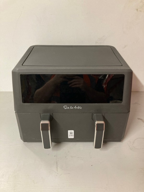 Lot 245  
            Nottingham SR3 - Delivery Only 

                
SUR LA TABLE DOUBLE AIR FRYER